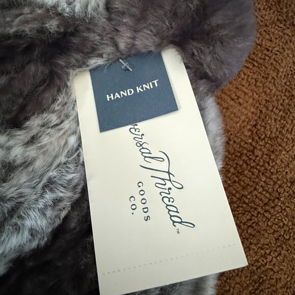 NWT Universal Thread Gray Monochrome Faux Fur Beanie Hat - Picture 4 of 6